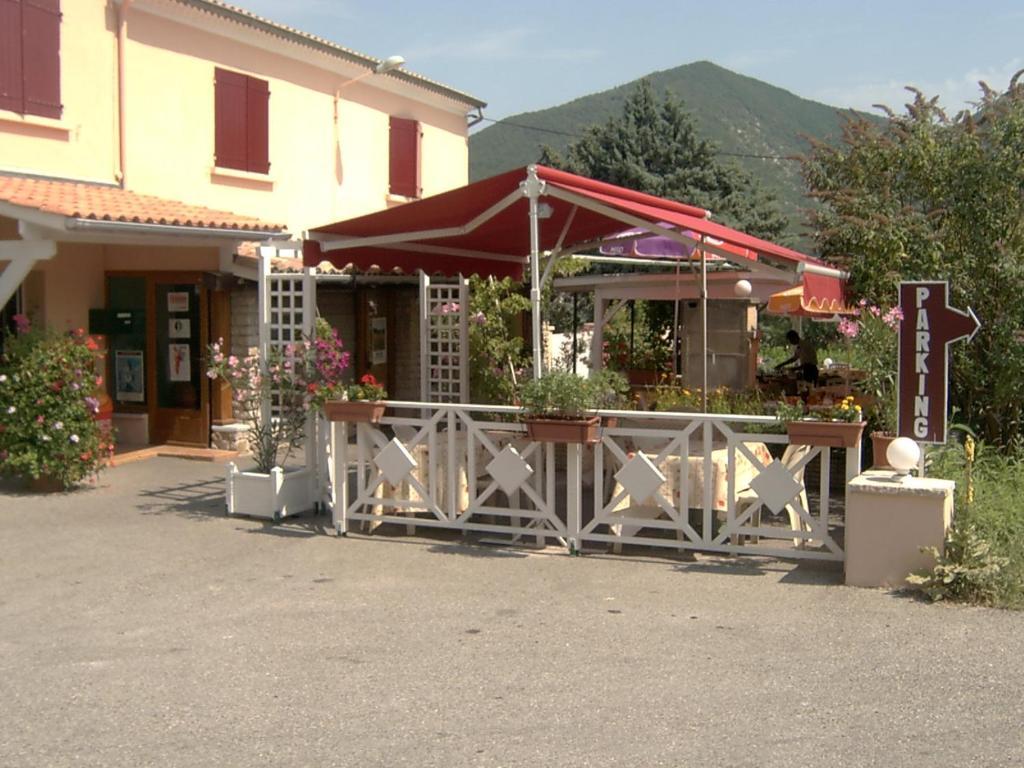 Logis Hotel Le Relais Du Serre Dieulefit Eksteriør billede