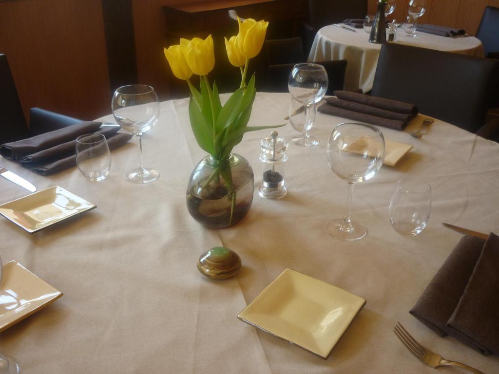Logis Hotel Le Relais Du Serre Dieulefit Eksteriør billede